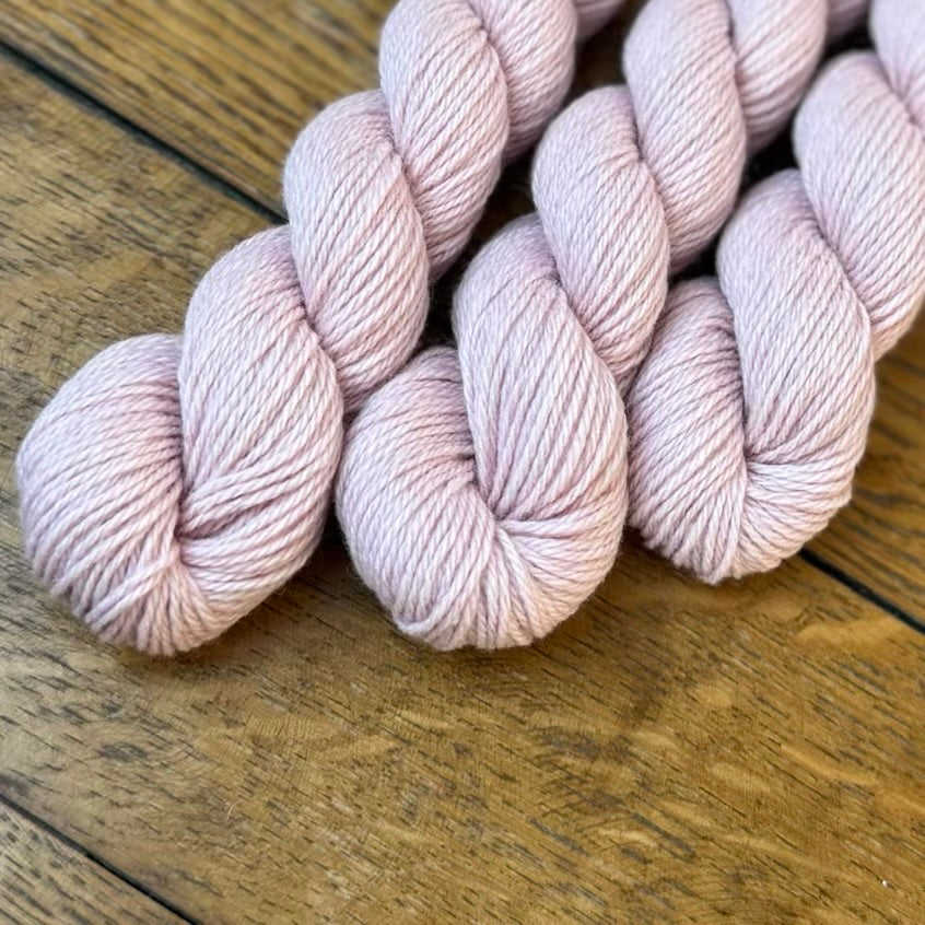 Wee County Yarns Kinross 4ply