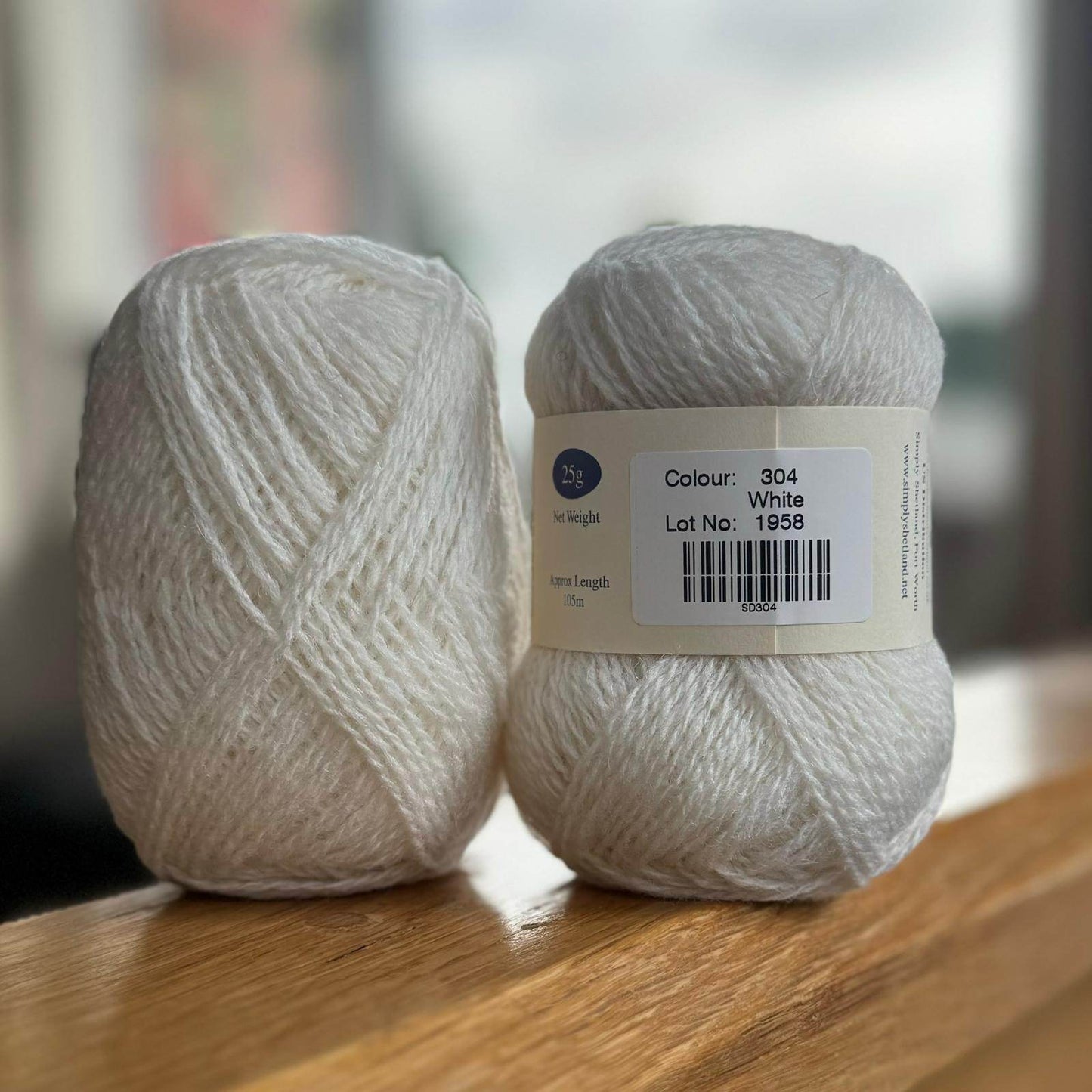 25g balls of Spindrift white