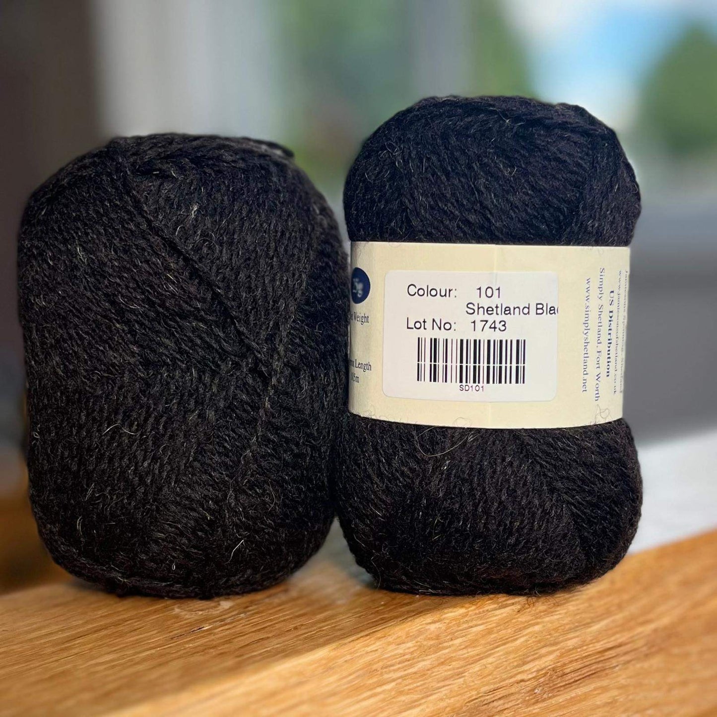 25g balls of Spindrift black