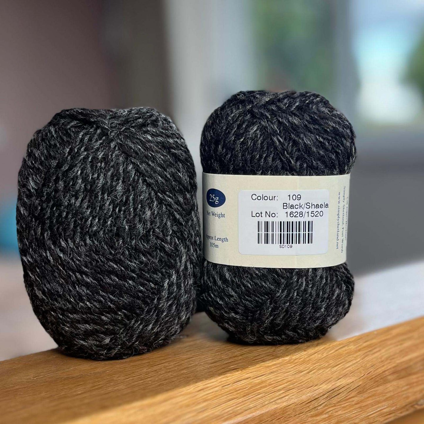 25g balls of Spindrift black and shaela