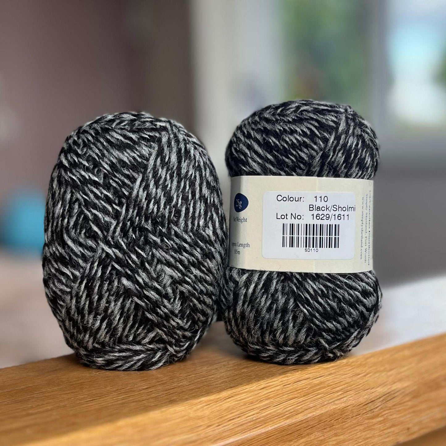 25g balls of Spindrift black and sholmit