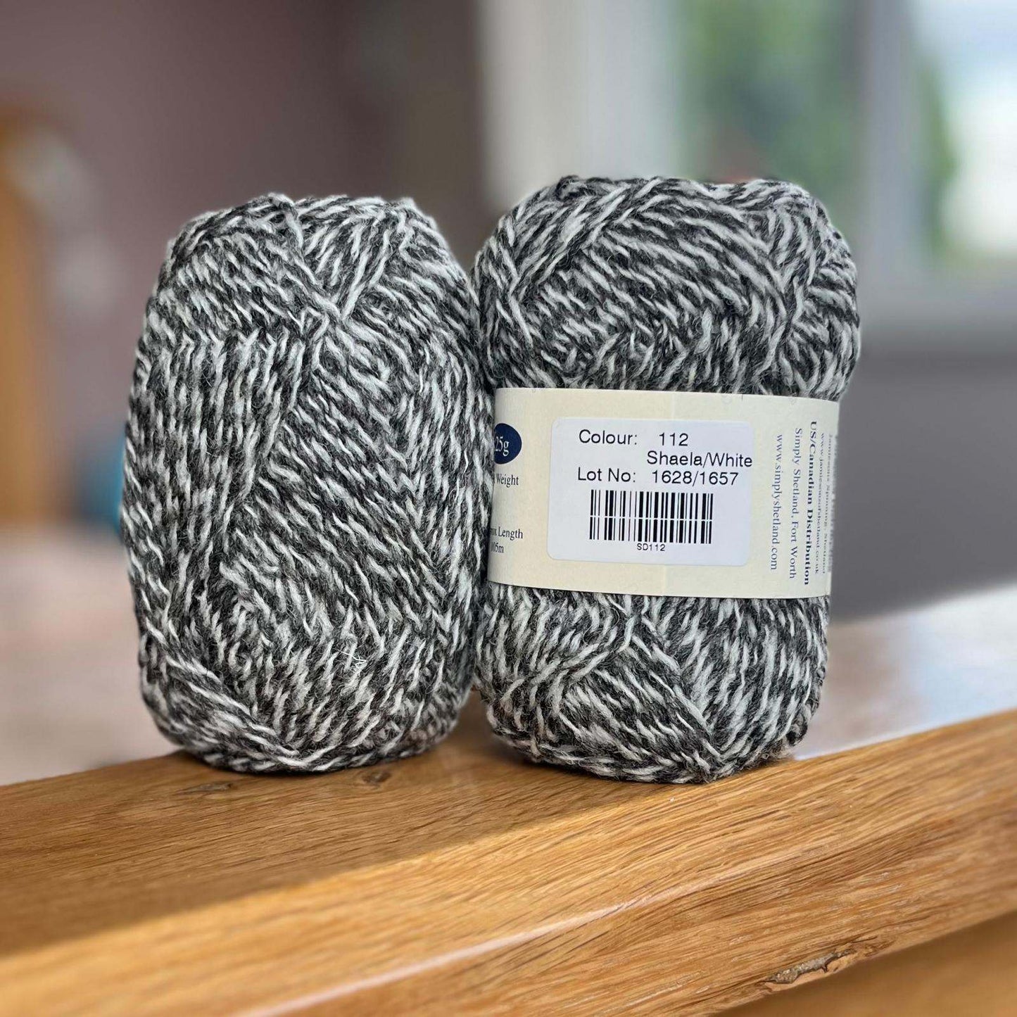 25g balls of Spindrift shaela and white