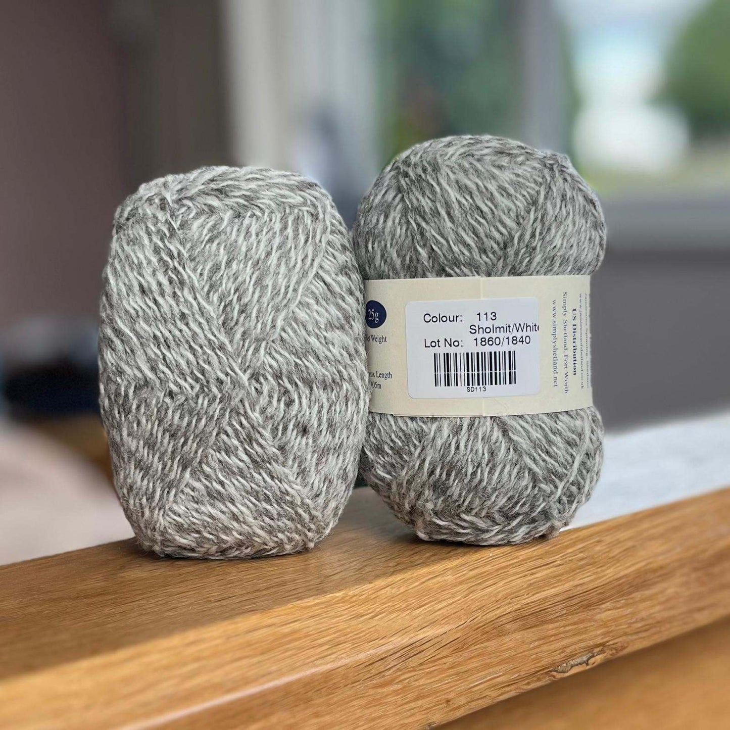 25g balls of Spindrift sholmit and white