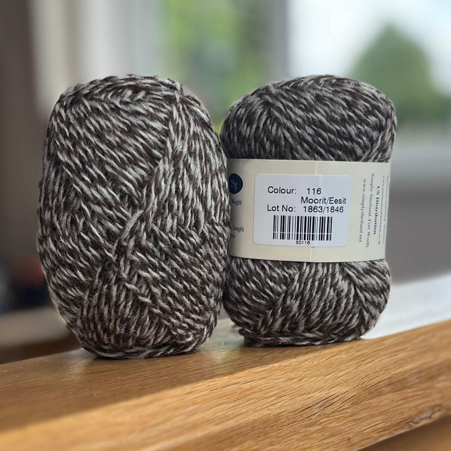 25g balls of Spindrift moorit and eesit