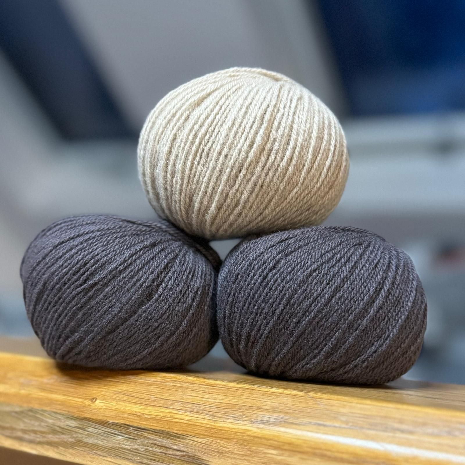 3 Lamana Como wool balls