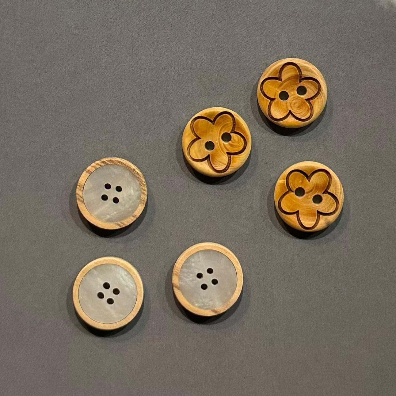 Flower patterned wooden buttons